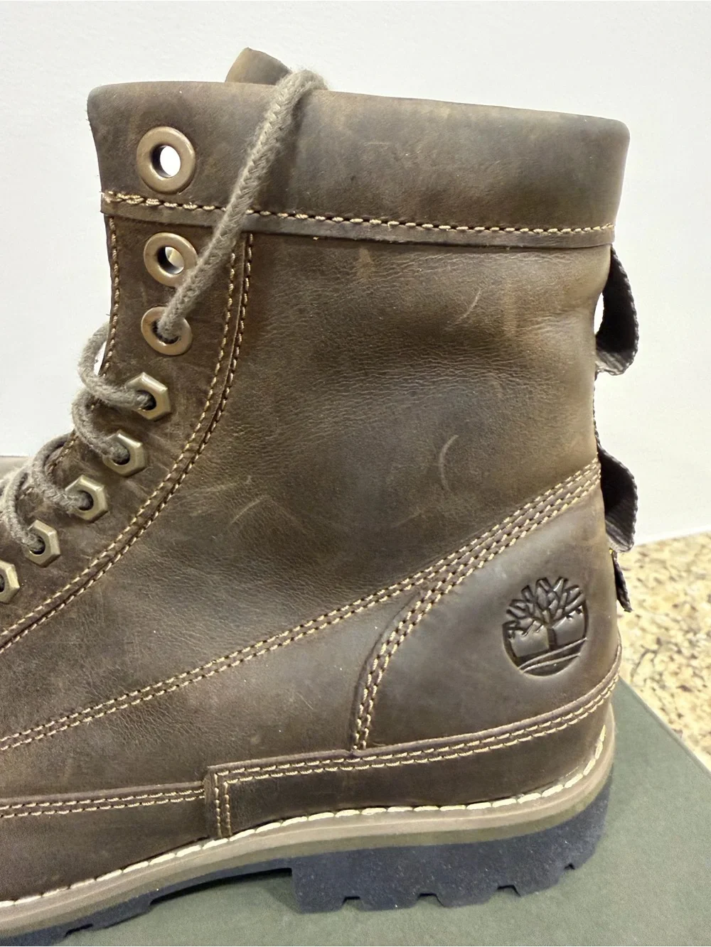 New-  Timberland Originals Olive Brown 6-Inch Lace-Up Boots